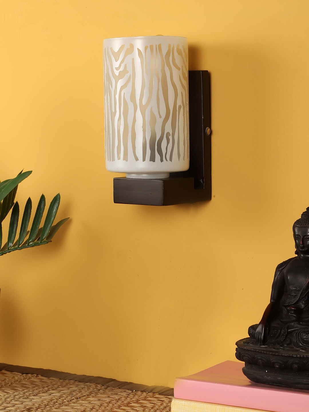 

decorativeray White Cylinder Shaped Wall Lamp