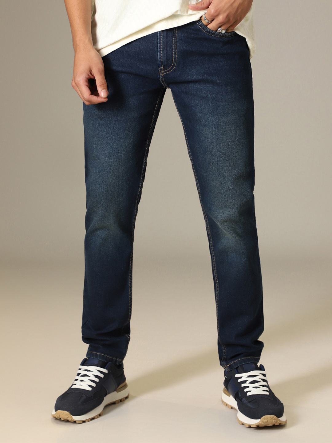 

Banana Club Men Jean Mid Rise Slim Fit Light Fade Jeans, Blue