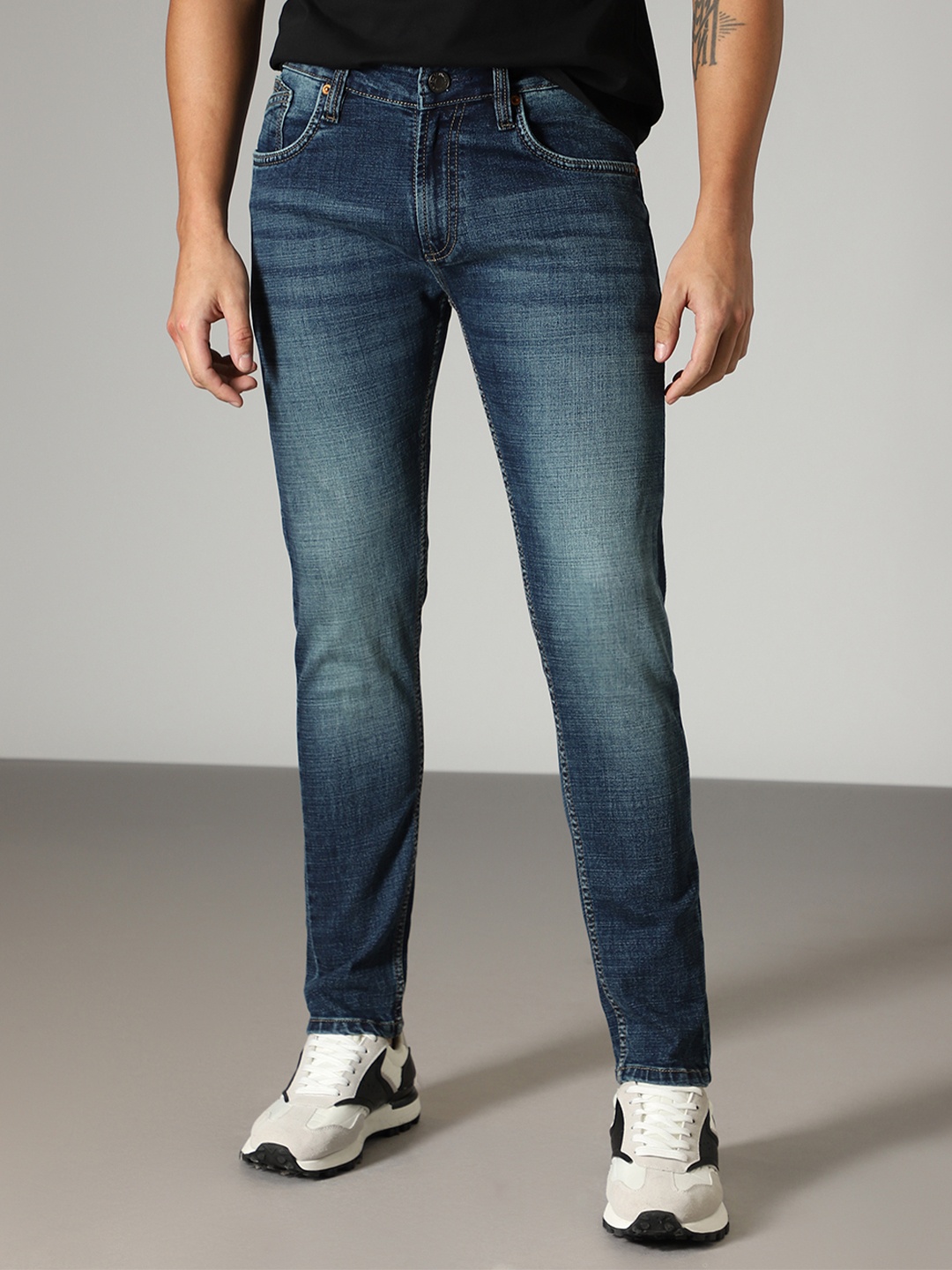 

Banana Club Men Slim Fit Cotton Heavy Fade Jeans, Blue