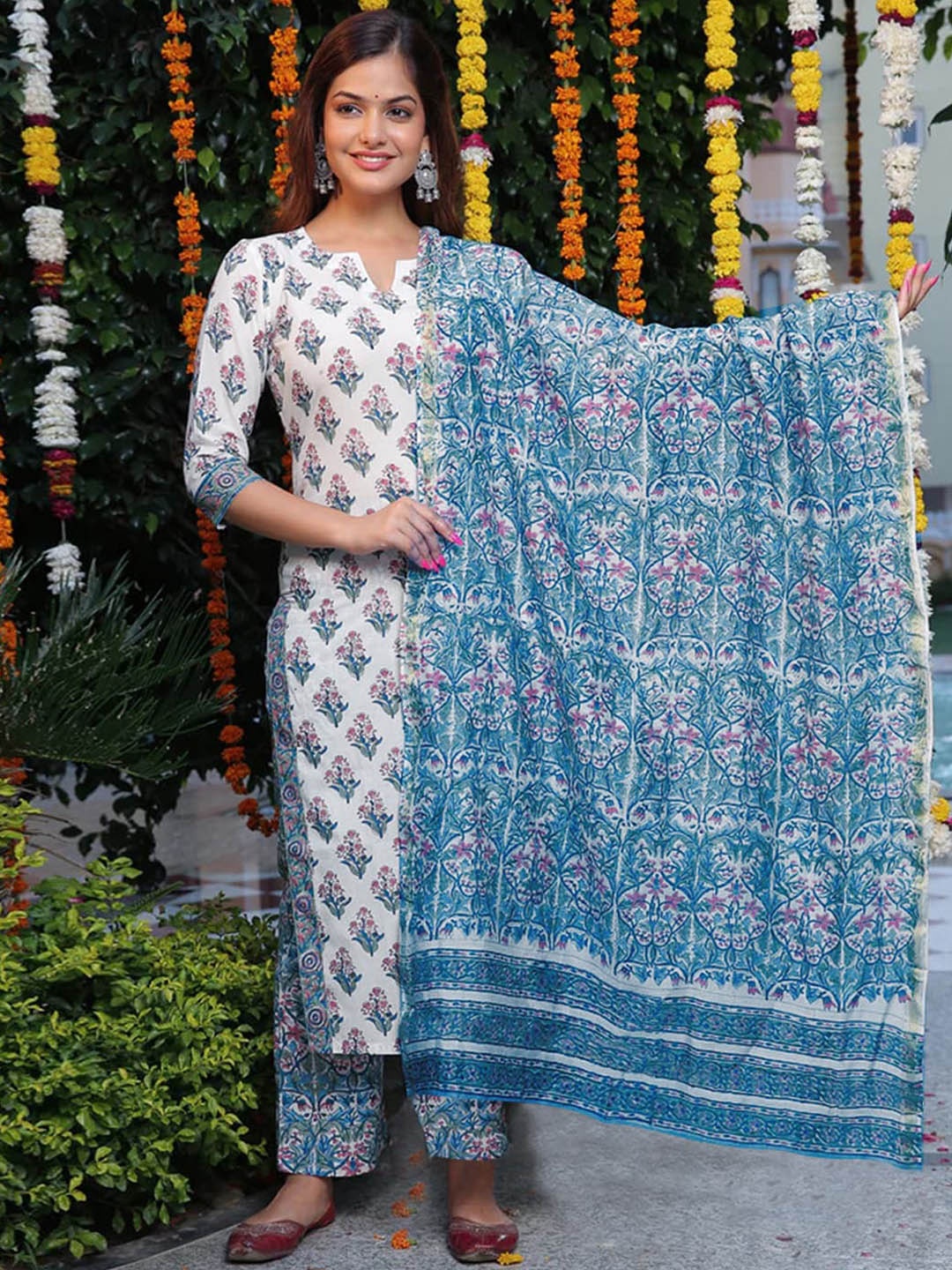

SKYLEE Floral Printed Regular Kurta with Trousers & With Dupatta, White