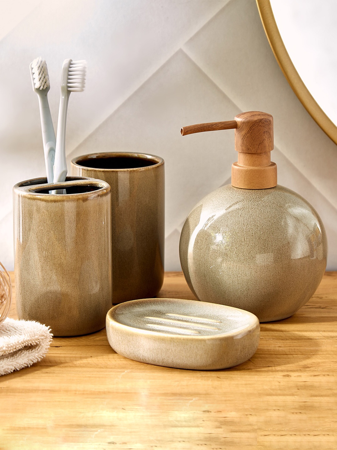 

Home Centre Green Bathroom Accessories