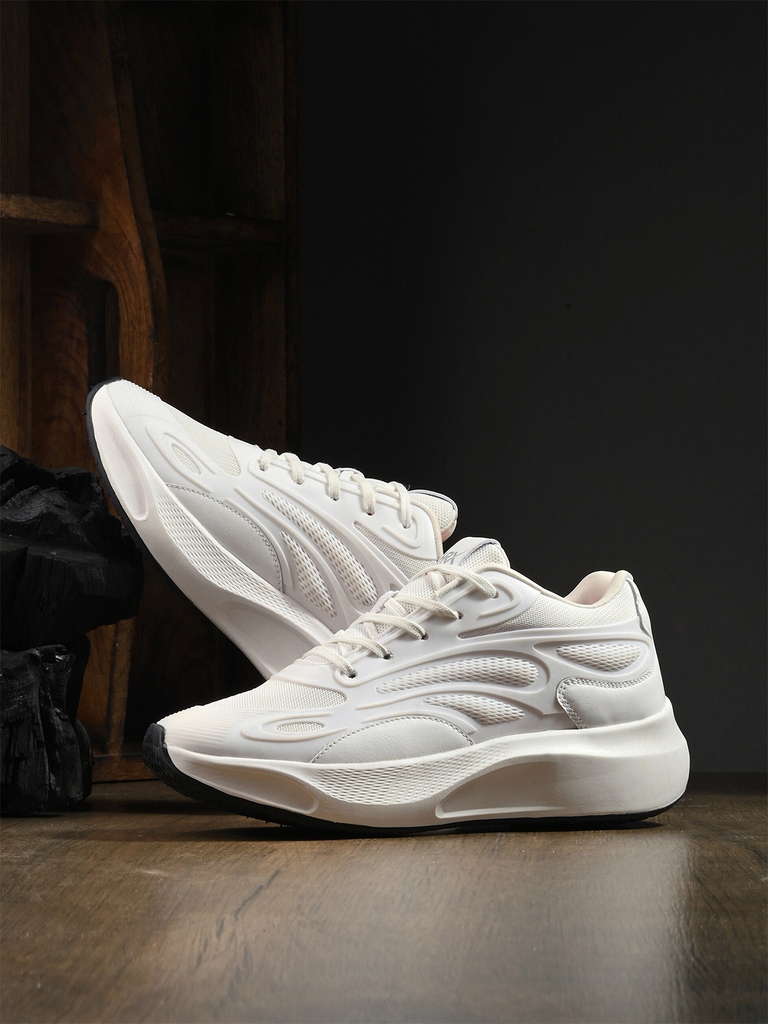 

HRX by Hrithik Roshan Men Black Textured Lace-Up Running Shoes, White