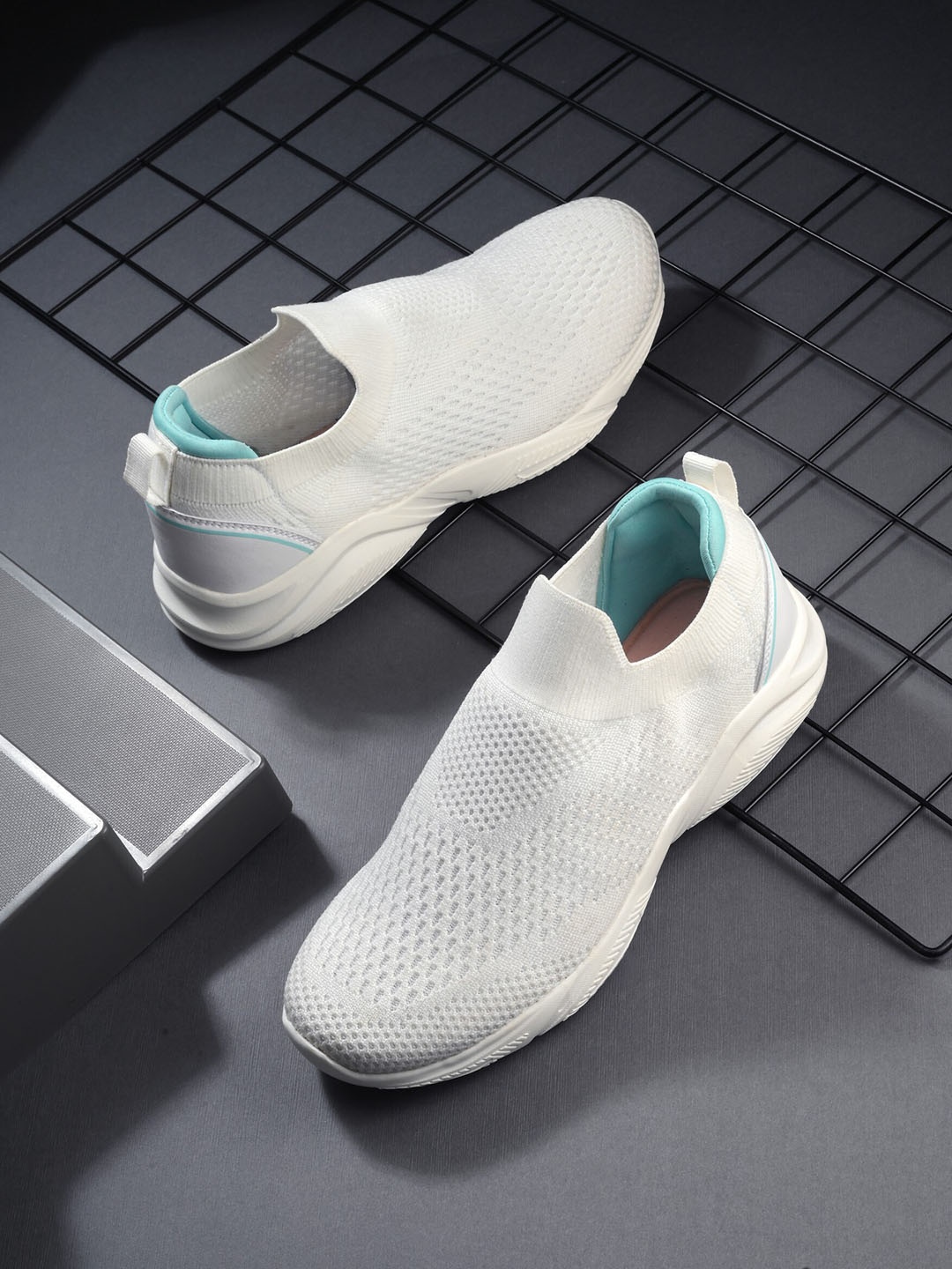 

HRX by Hrithik Roshan Women Mesh Walking Shoes, Off white