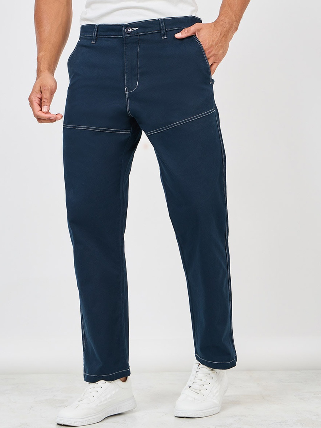 

Styli Men Relaxed Fit Mid-Rise Cotton Plain Woven Flat-Front Chinos, Navy blue