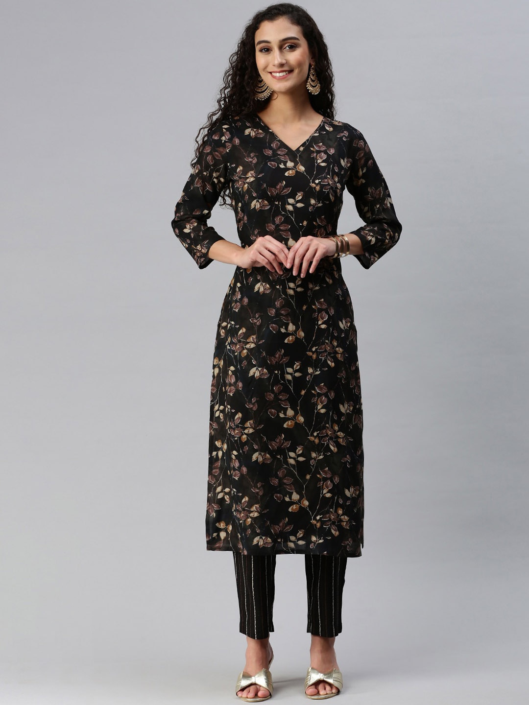 

KALINI Floral Printed V-Neck Straight Kurta with Trousers, Black