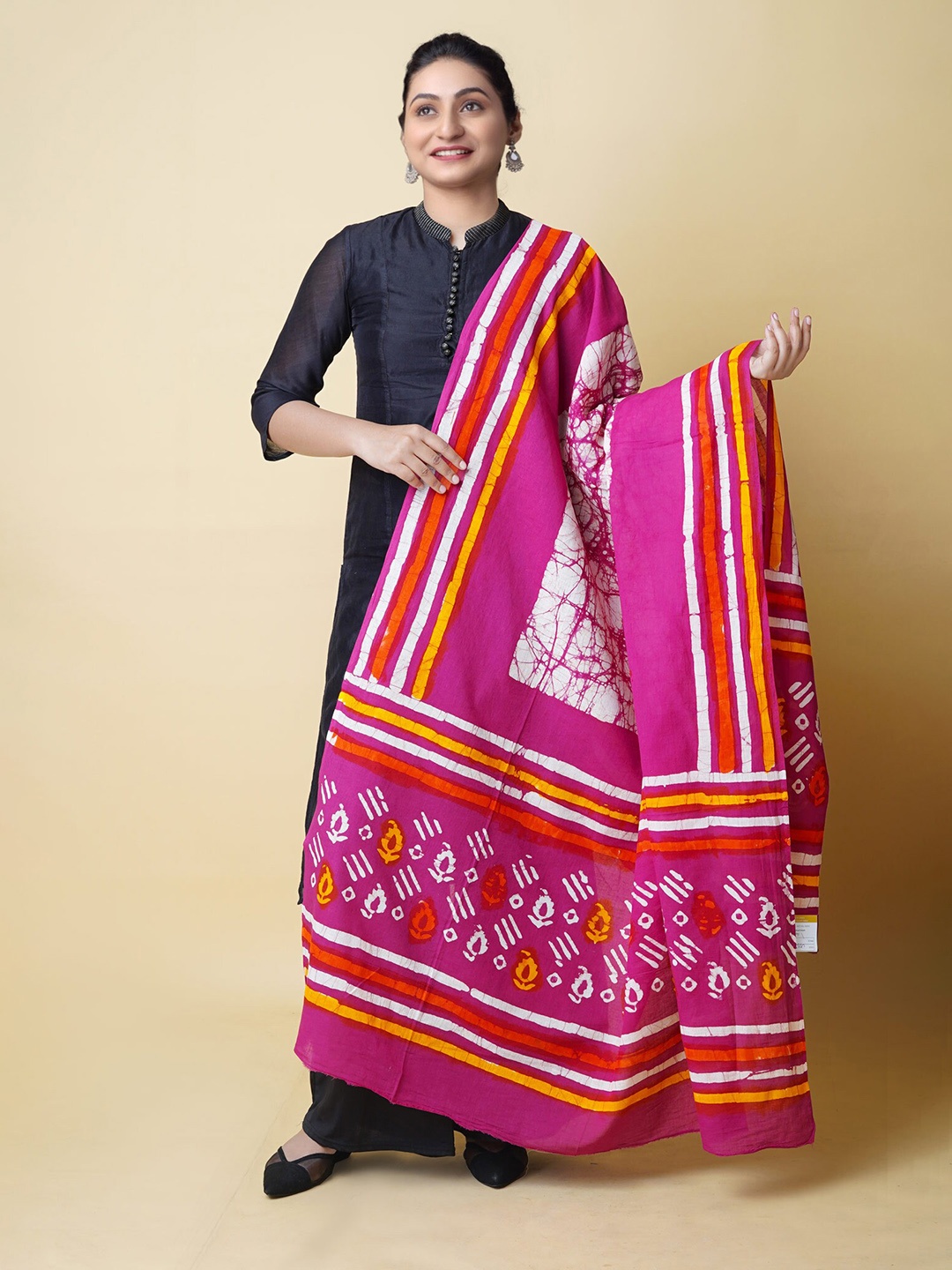 

Unnati Silks Ethnic Motifs Printed Pure Cotton Batik Dupatta, Pink