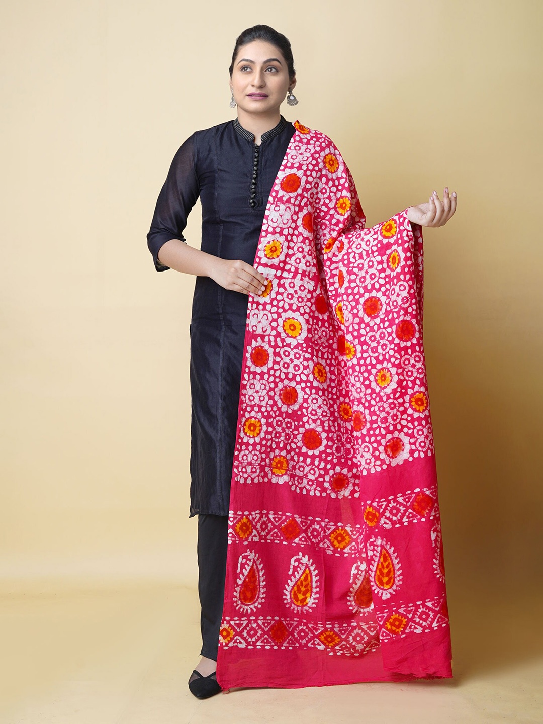 

Unnati Silks Ethnic Motifs Printed Pure Cotton Batik Dupatta, Pink