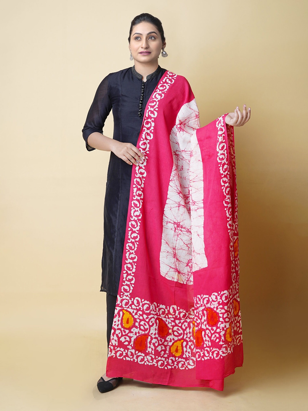 

Unnati Silks Ethnic Motifs Printed Pure Cotton Batik Dupatta, Pink