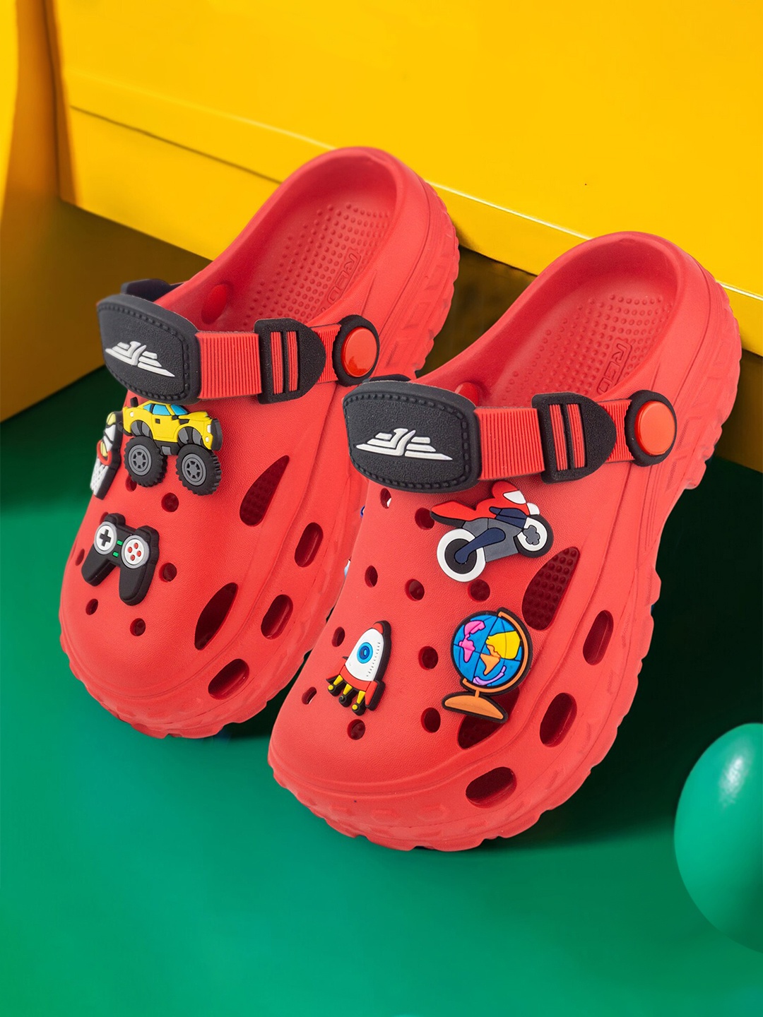 

Red Tape Kids Applique Detailed Clogs