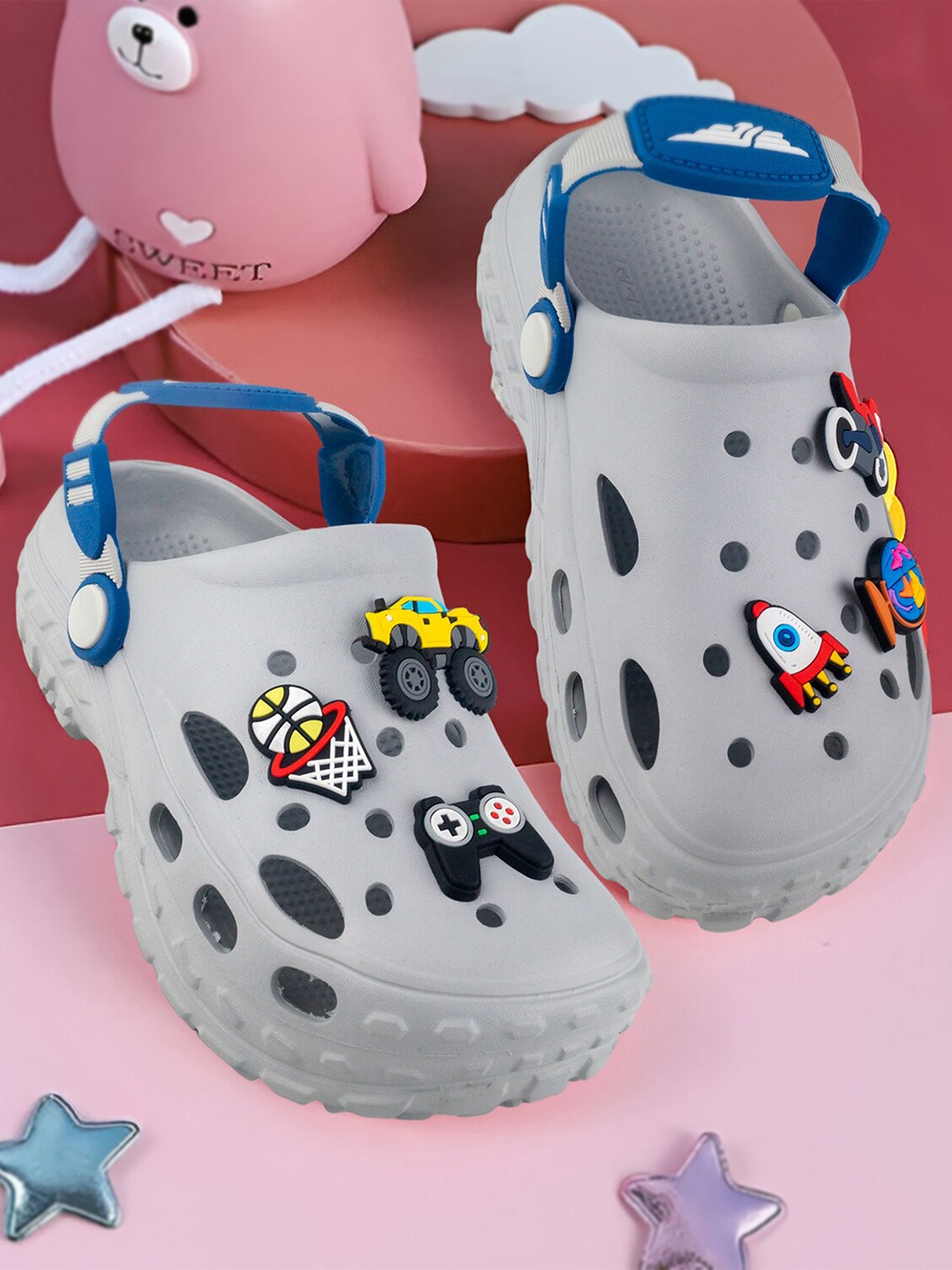 

Red Tape Kids Applique Detailed Clogs, Grey