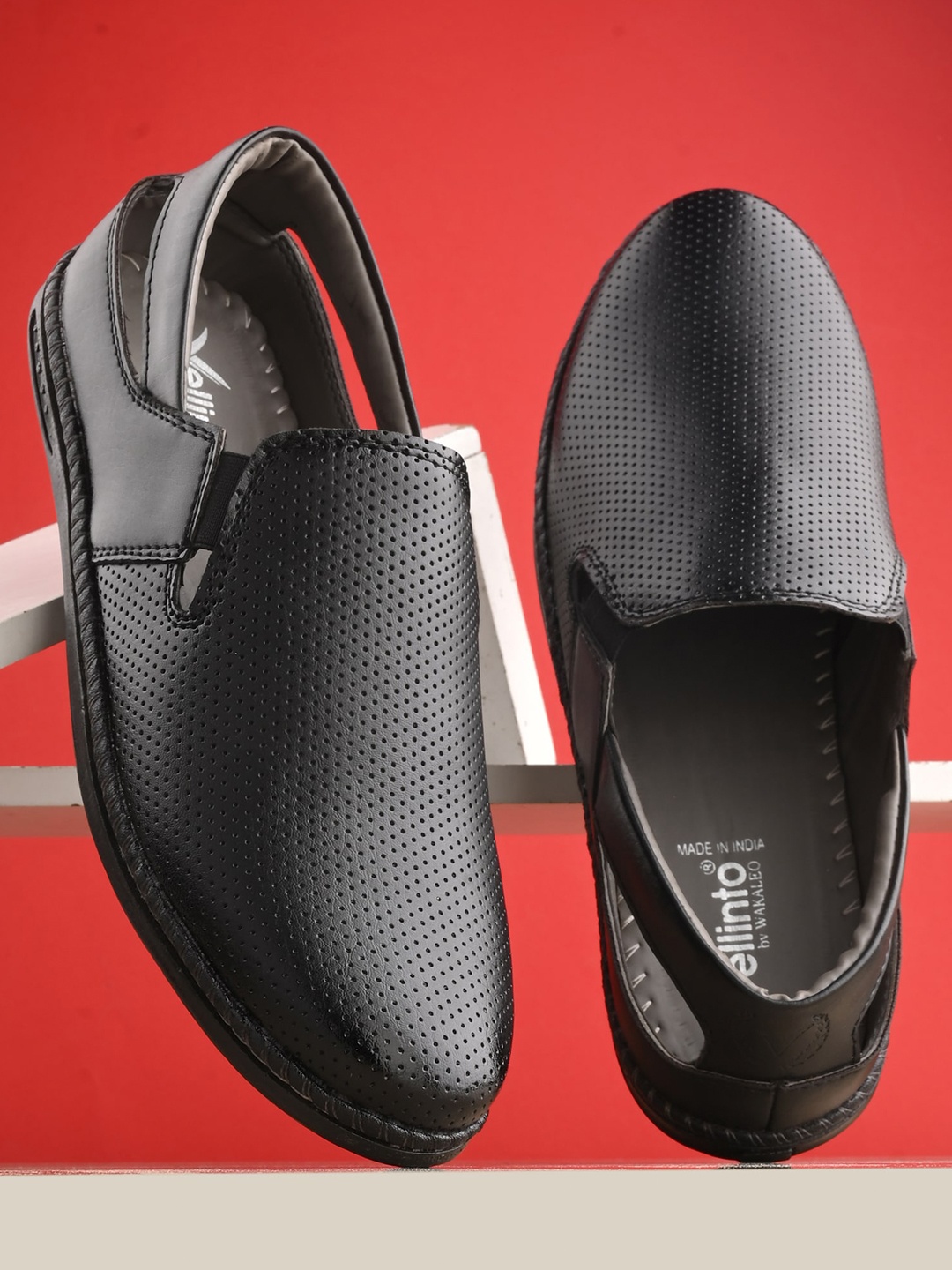

Vellinto Men Textured Comfort Insole Slip-On Sneakers, Black