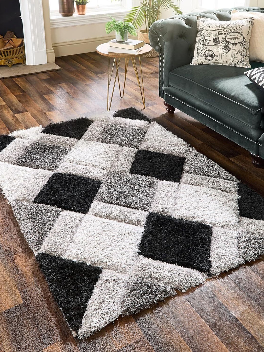 

SR Handloom Grey & White Geometric Shaggy Carpet, Black