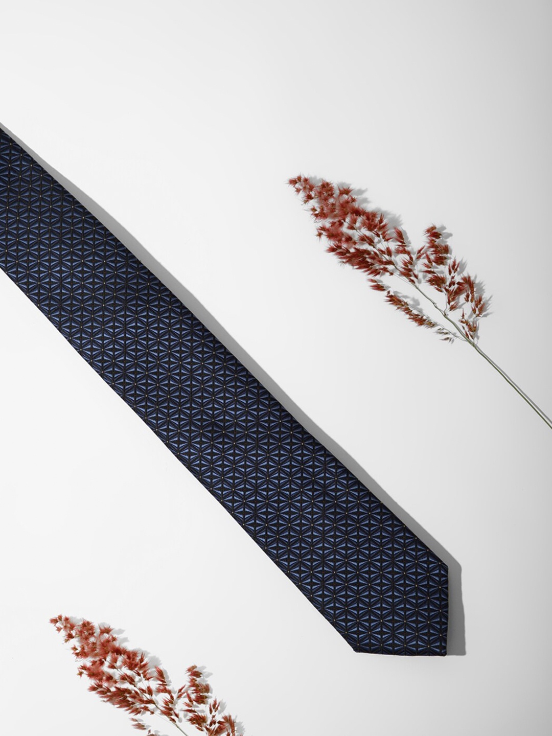 

Louis Philippe Men Woven Design Skinny Tie, Navy blue