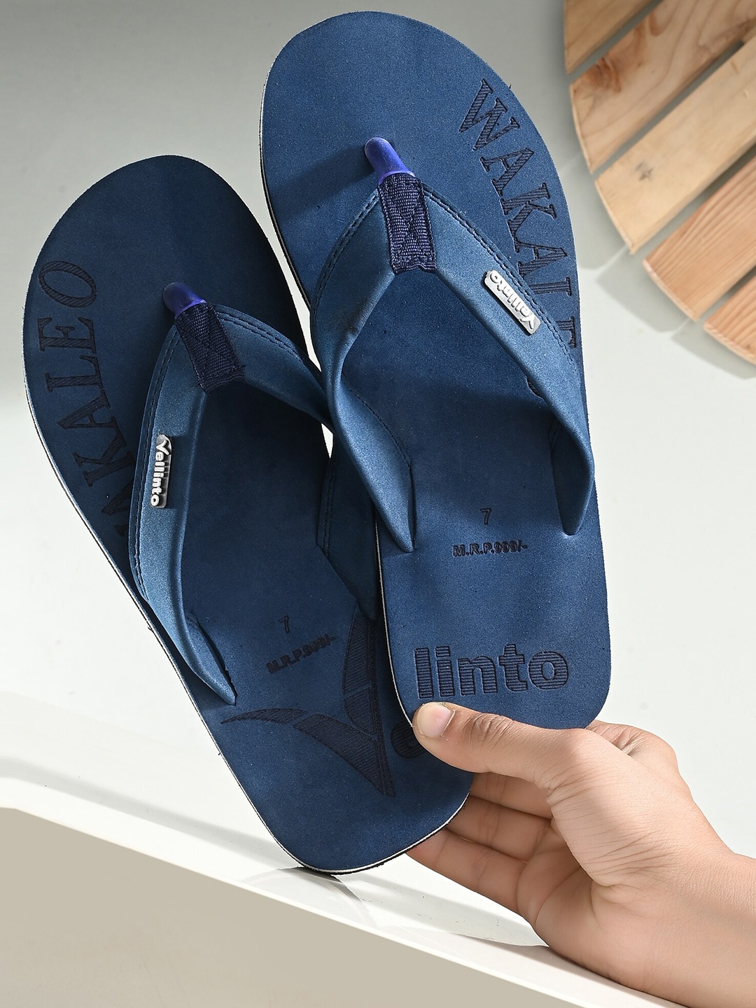 

Vellinto Men Thong Flip-Flops, Blue