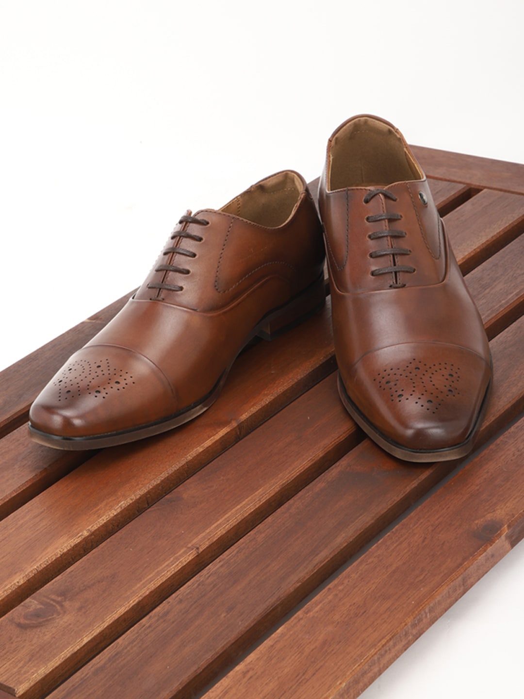

Louis Philippe Men Textured Formal Oxfords, Brown