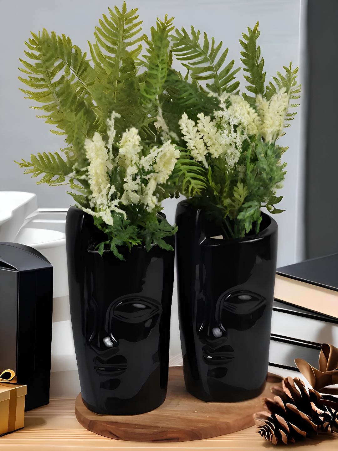 

Kaolinite Black 2 Pieces Face Design Ceramic Flower Vase