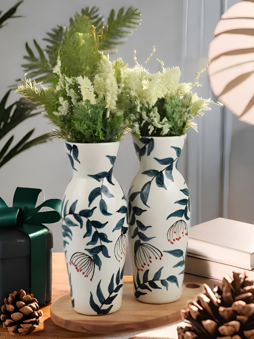 

Kaolinite Green 2 Pieces Leaf Printed Ceramic Flower Vase