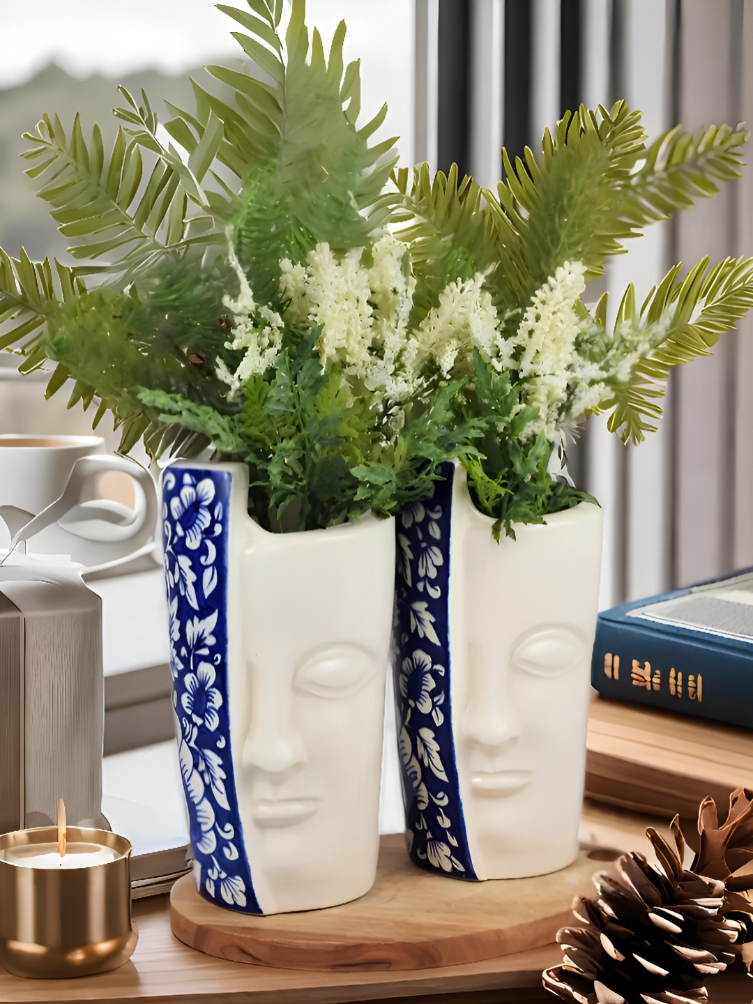 

Kaolinite Blue & White 2 Pieces Face Design Ceramic Flower Vase