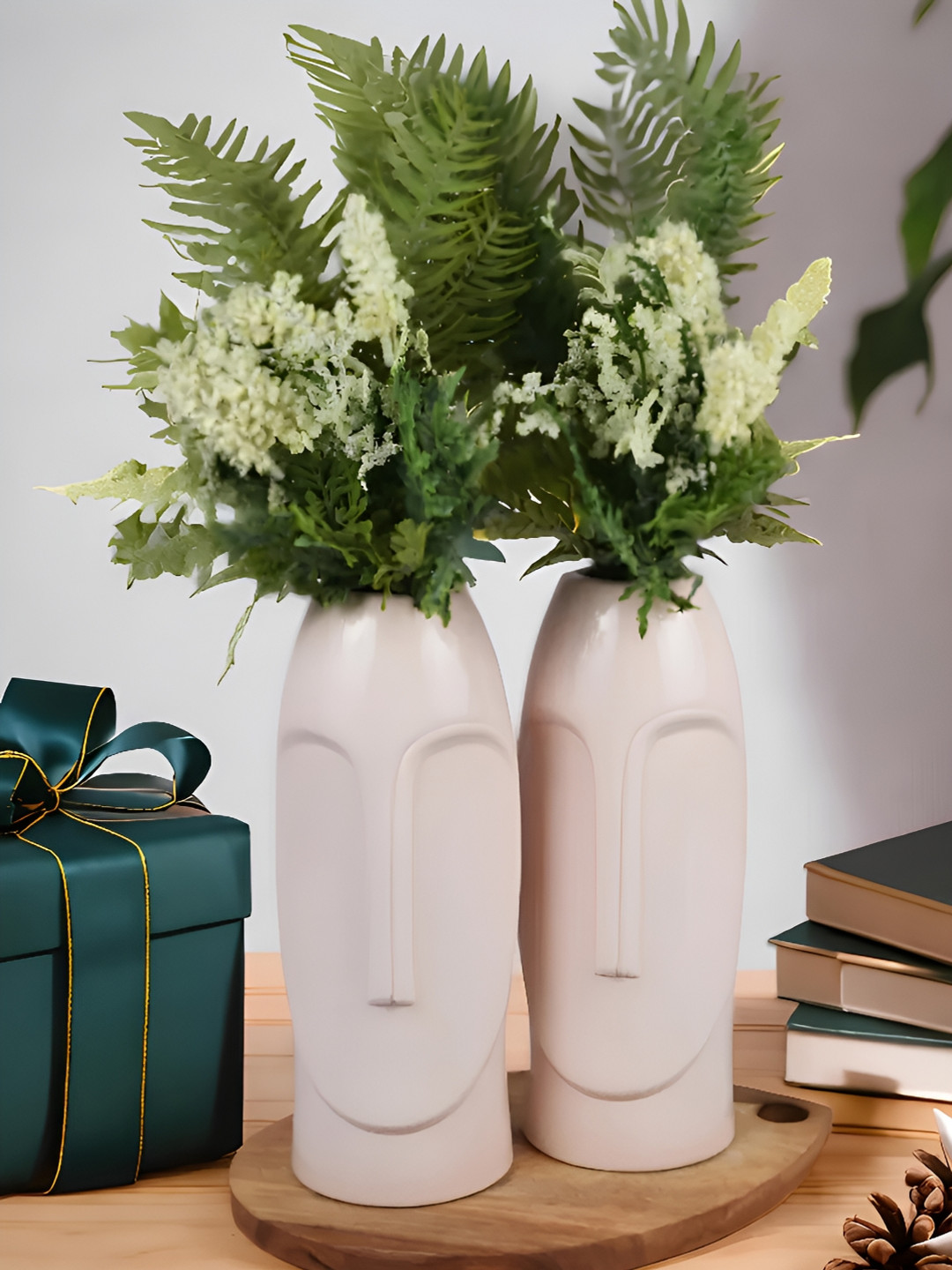 

Kaolinite Pink 2 Pieces Face Design Ceramic Flower Vase