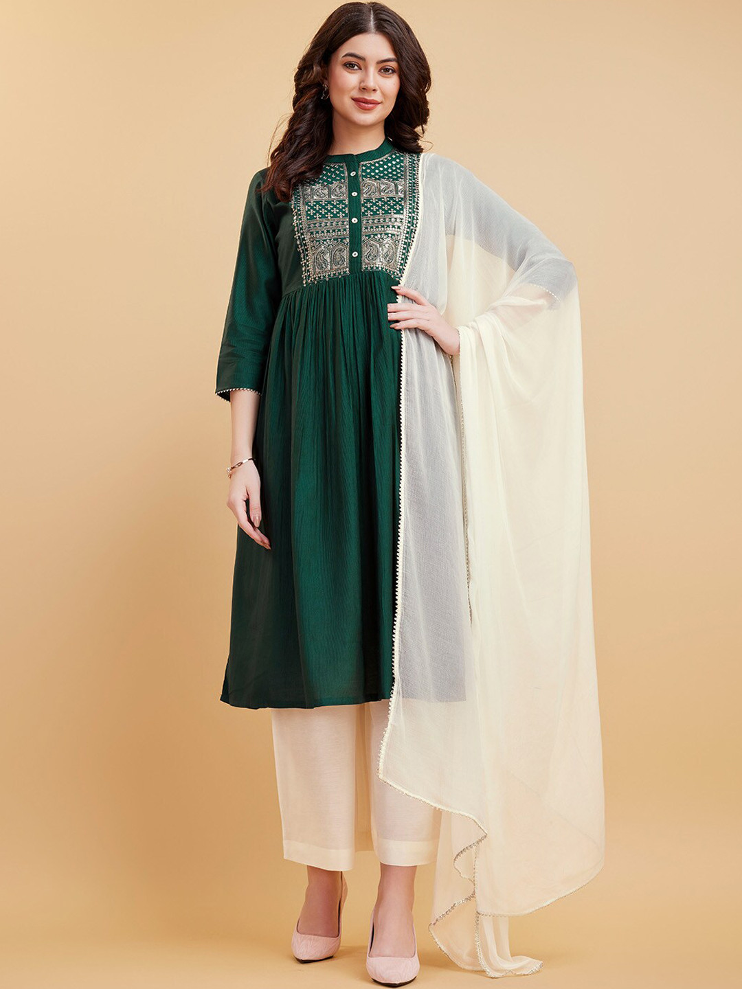 

Ishin Ethnic Motifs Yoke Design Empire Thread Work Kurta with Trousers & Dupatta, Green
