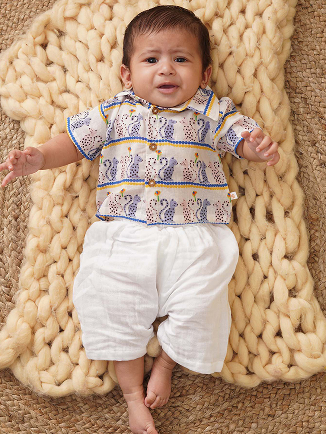 

GREENDIGO Infants Conversational Printed Shirt With Shorts, White