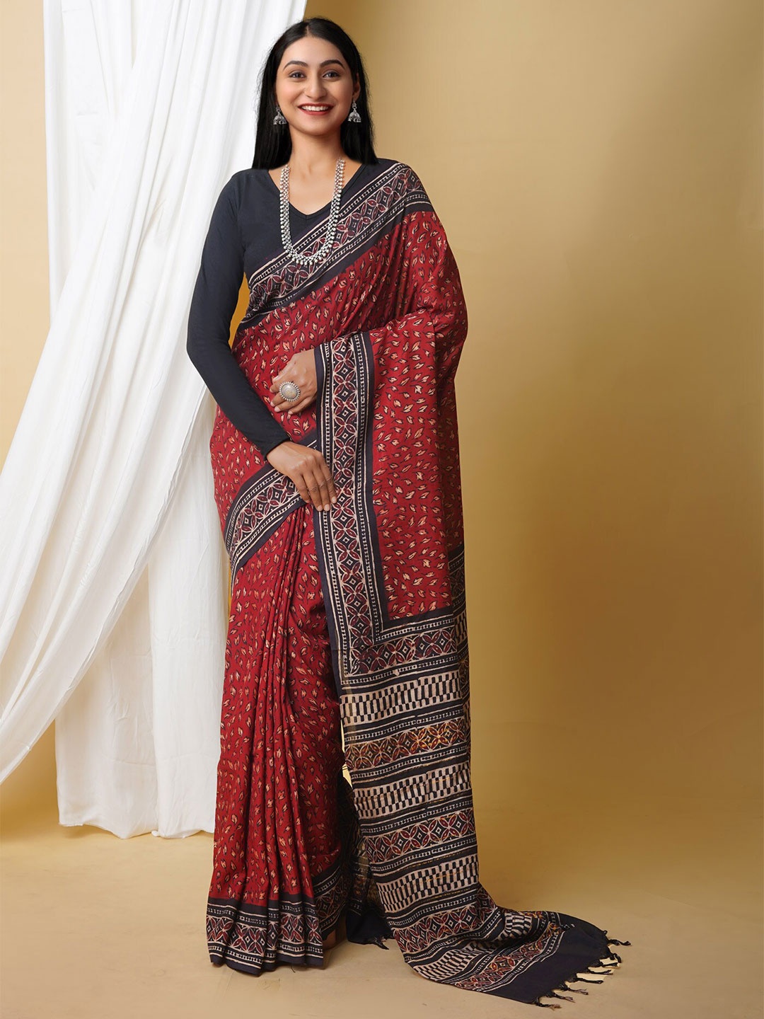 

Unnati Silks Ajrak Block Printed Handloom Murshidabad silk Saree, Red