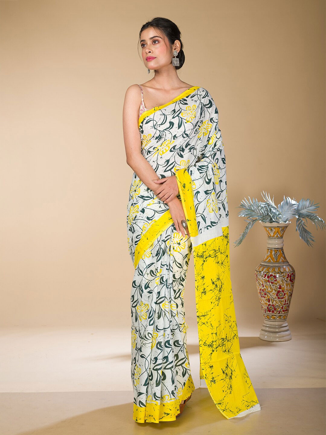 

HERE&NOW Floral Printed Pure Cotton Saree, White