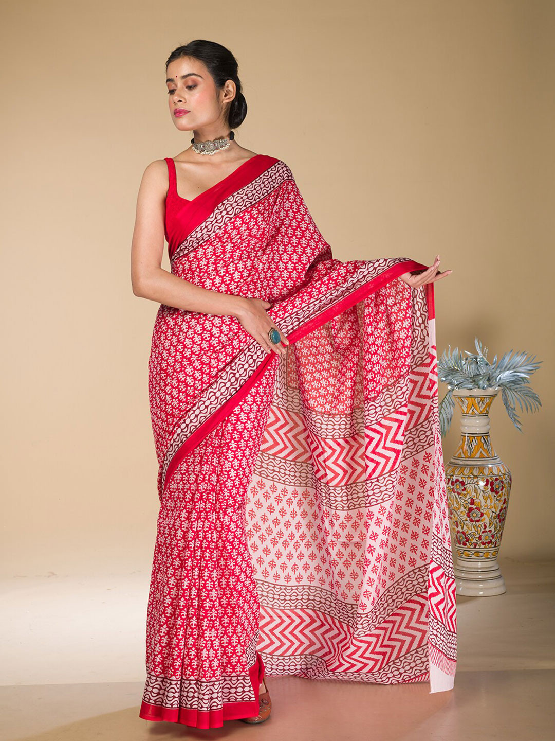 

HERE&NOW Ethnic Motifs Printed Pure Cotton Dabu Saree, Red