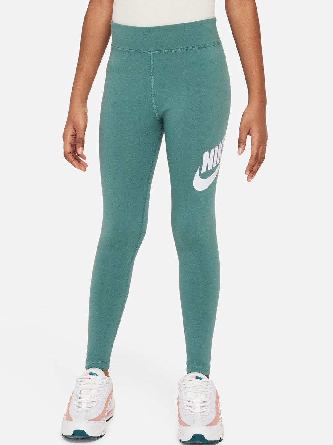 

Nike Sportswear Essential Older Kids' (Girls') Mid-Rise Leggings, Green