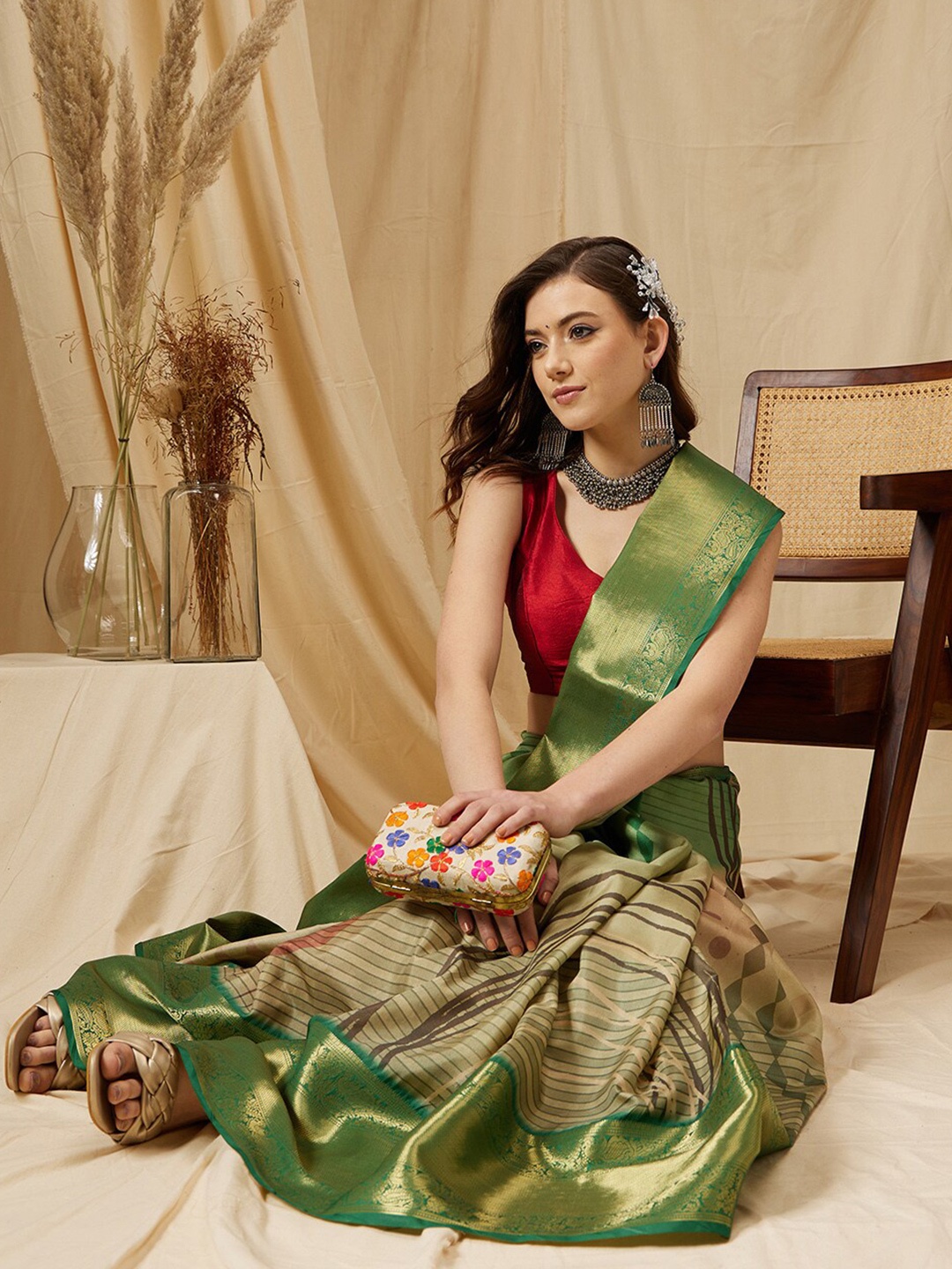 

Silk Land Geometric Kanjeewaram Zari Silk Digital Print saree, Green