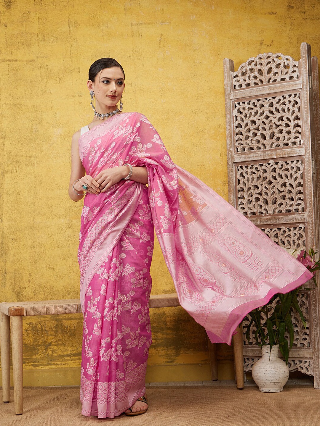 

Silk Land Floral Woven Design Pure Cotton Zari Saree, Pink
