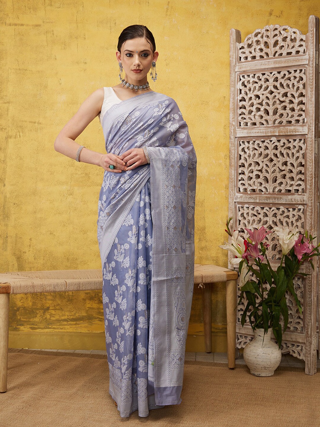 

Silk Land Floral Woven Design Pure Cotton Zari Saree, Grey