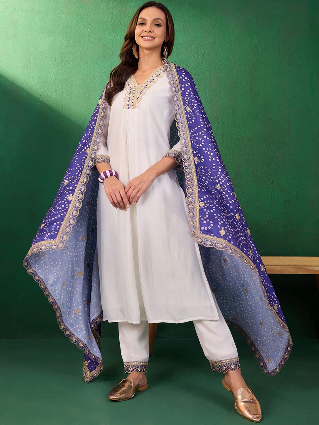 

Sangria Sequence Embroidered Straight Kurta With Trousers, Off white