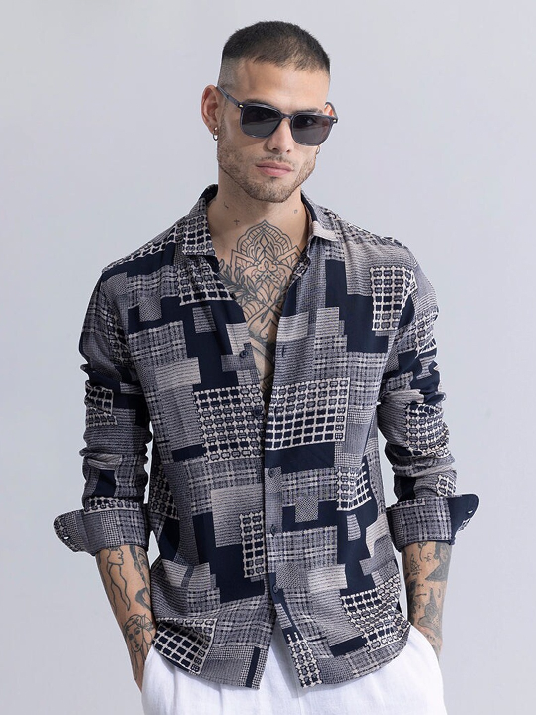 

Snitch Navy Blue Classic Slim Fit Opaque Abstract Casual Shirt