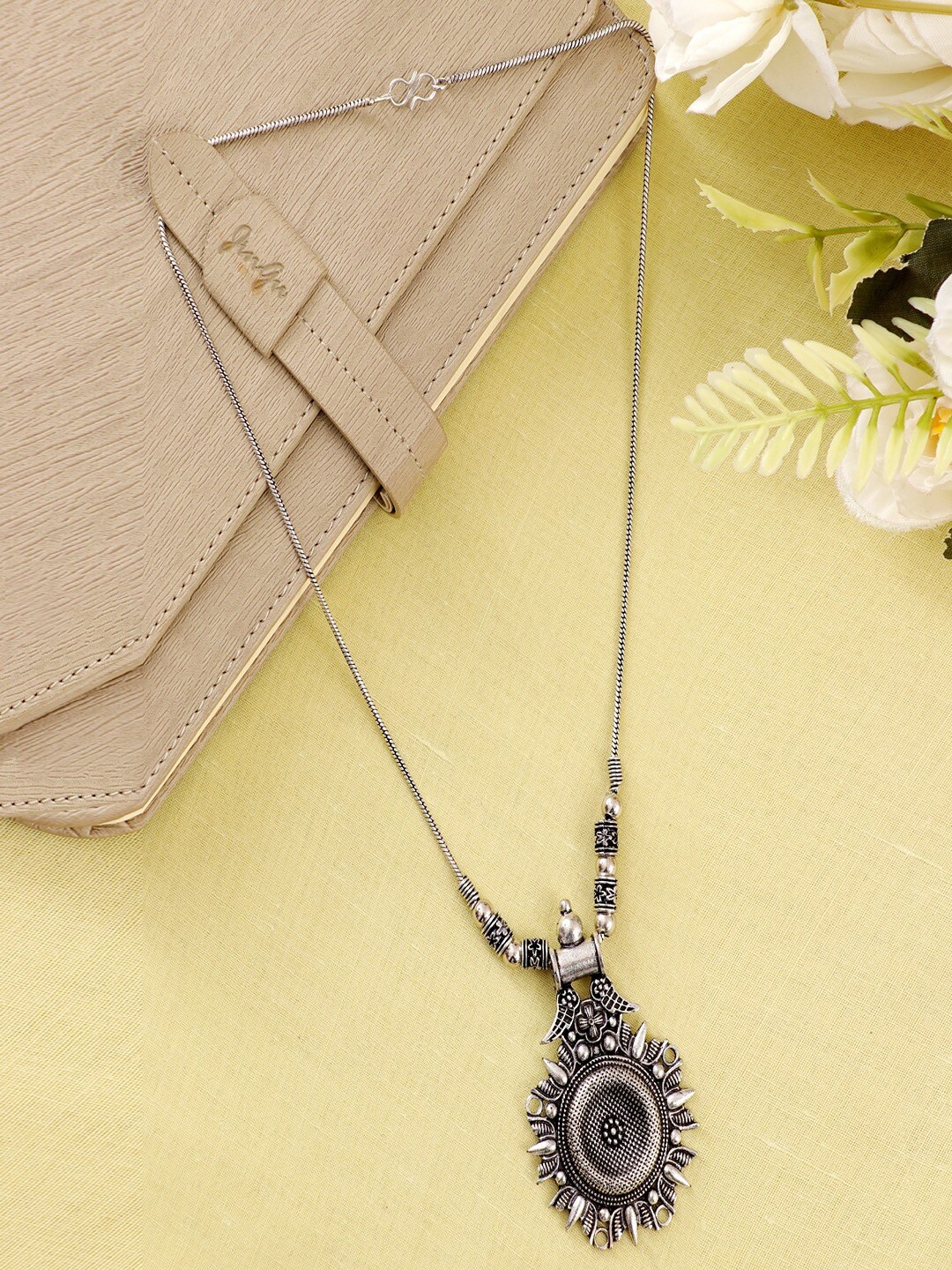 

UNIVERSITY TRENDZ Silver Plated Oxidised Necklace