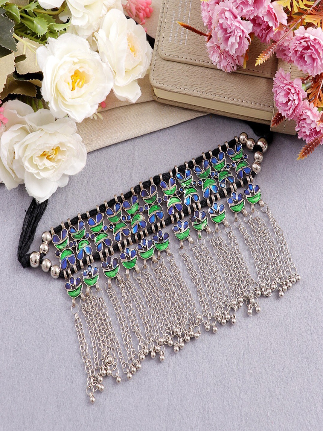 

UNIVERSITY TRENDZ Silver Plated Artificial Stones and Beads Oxidised Necklace