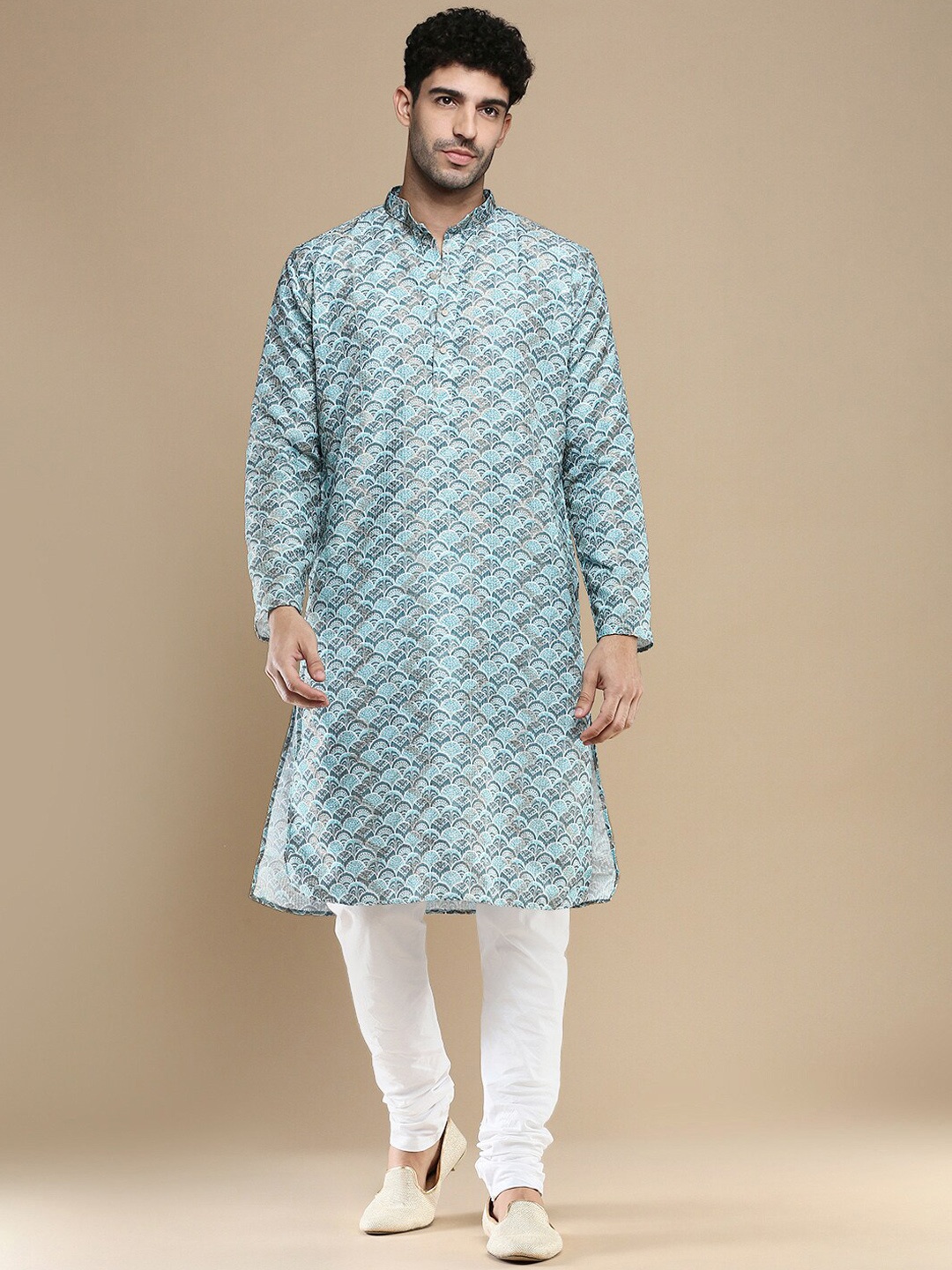 

Anouk Men Geometric Thread Work Floral Kurta, Blue