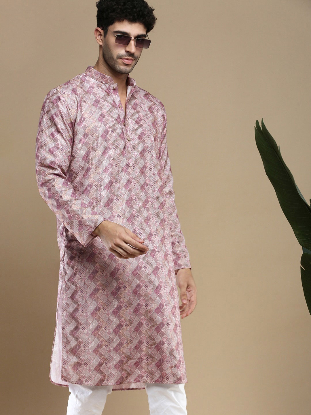 

Anouk Rust Geometric Printed Cotton Mandarin Collar Thread Work Straight Kurta, Red