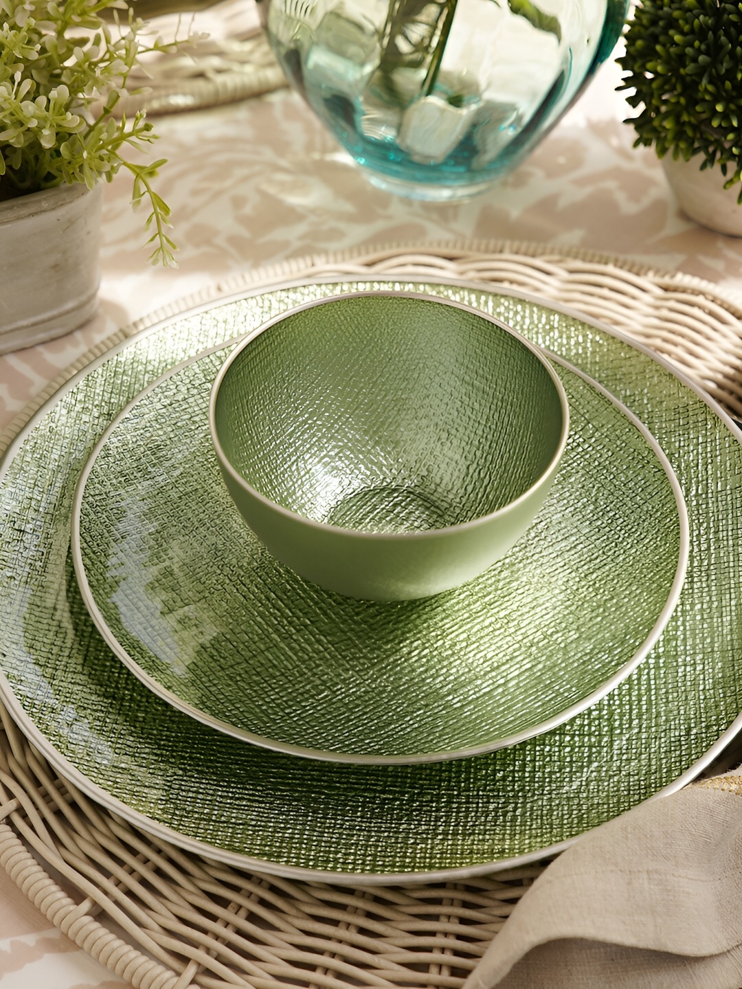 

Pure Home and Living Green 2 Pieces Textured Glass Glossy Bowls