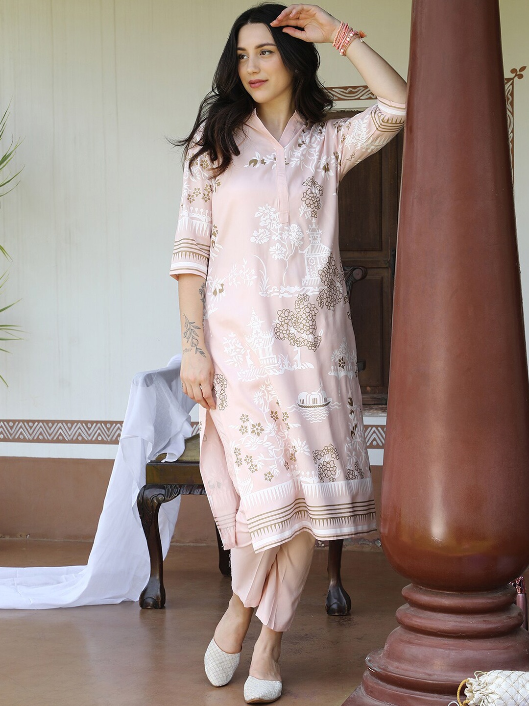 

QISSA Floral Printed Regular Kurta with Trousers, Orange