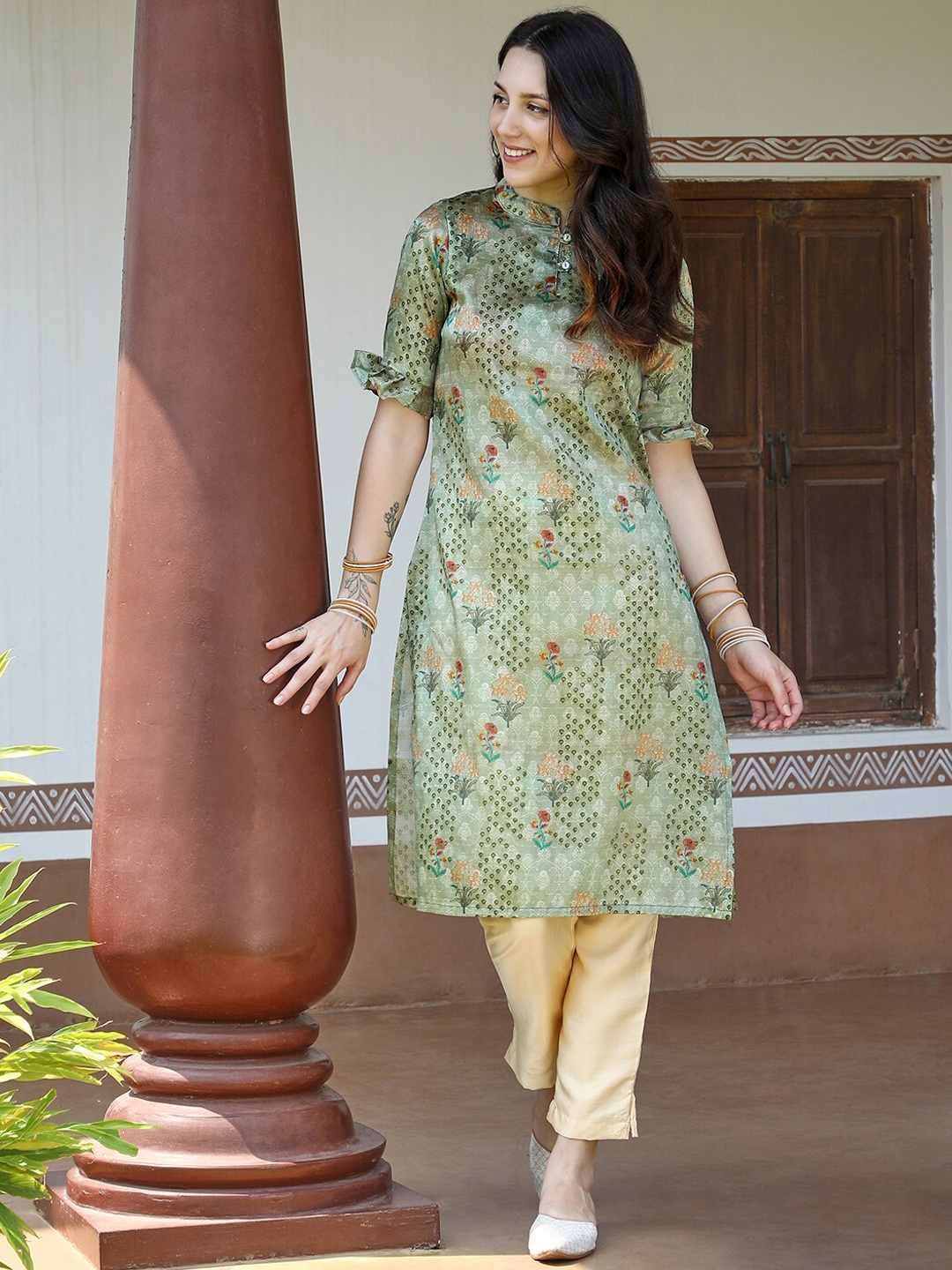 

QISSA Mandarin Collar Short Sleeves Floral Printed Kurta, Green