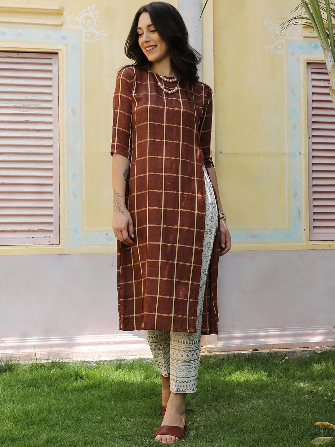 

QISSA Striped Straight Kurta, Brown