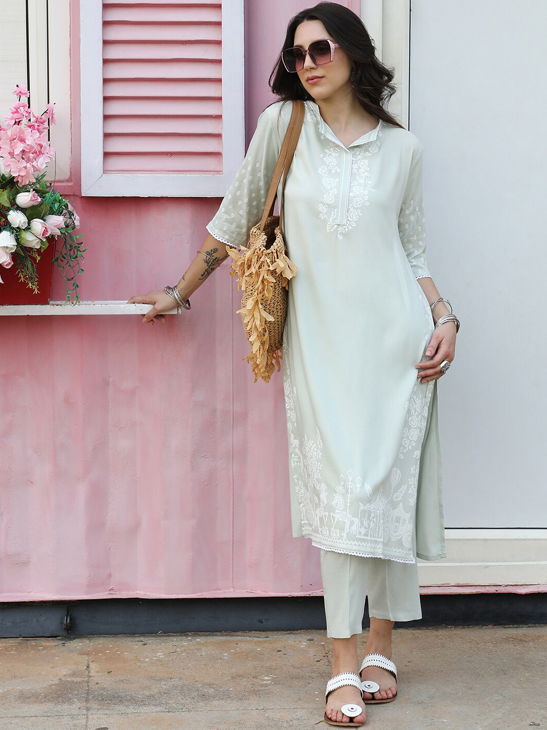 

QISSA Floral Printed Regular Thread Work Kurta with Palazzos, Green
