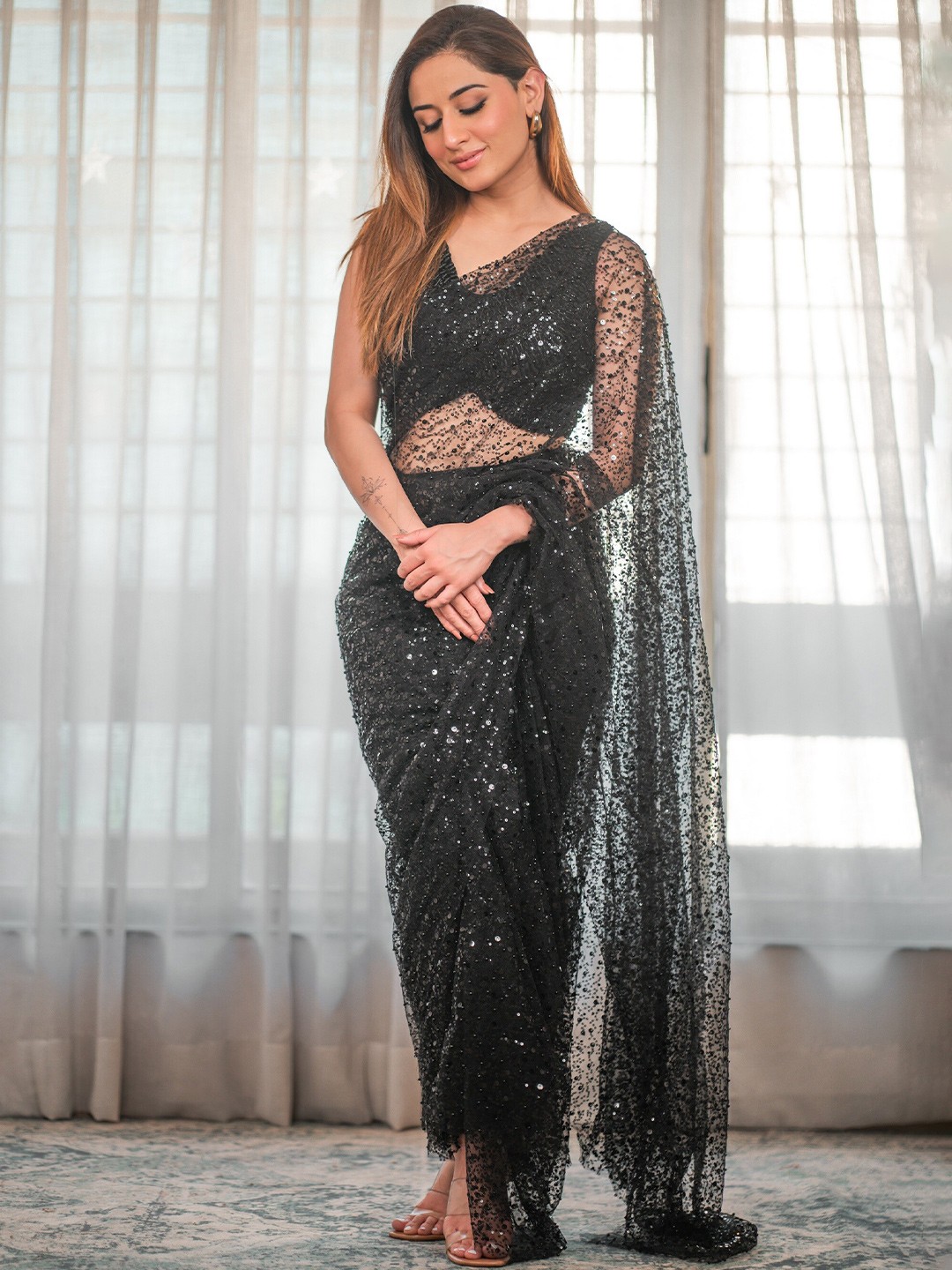 

ALIYANA Embellished Sequinned Net Saree, Black