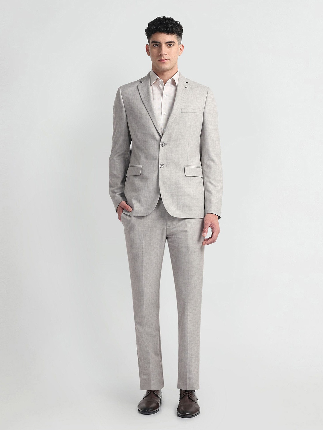 

Arrow Checked Single-Breasted Two-Piece Formal Suit, Grey