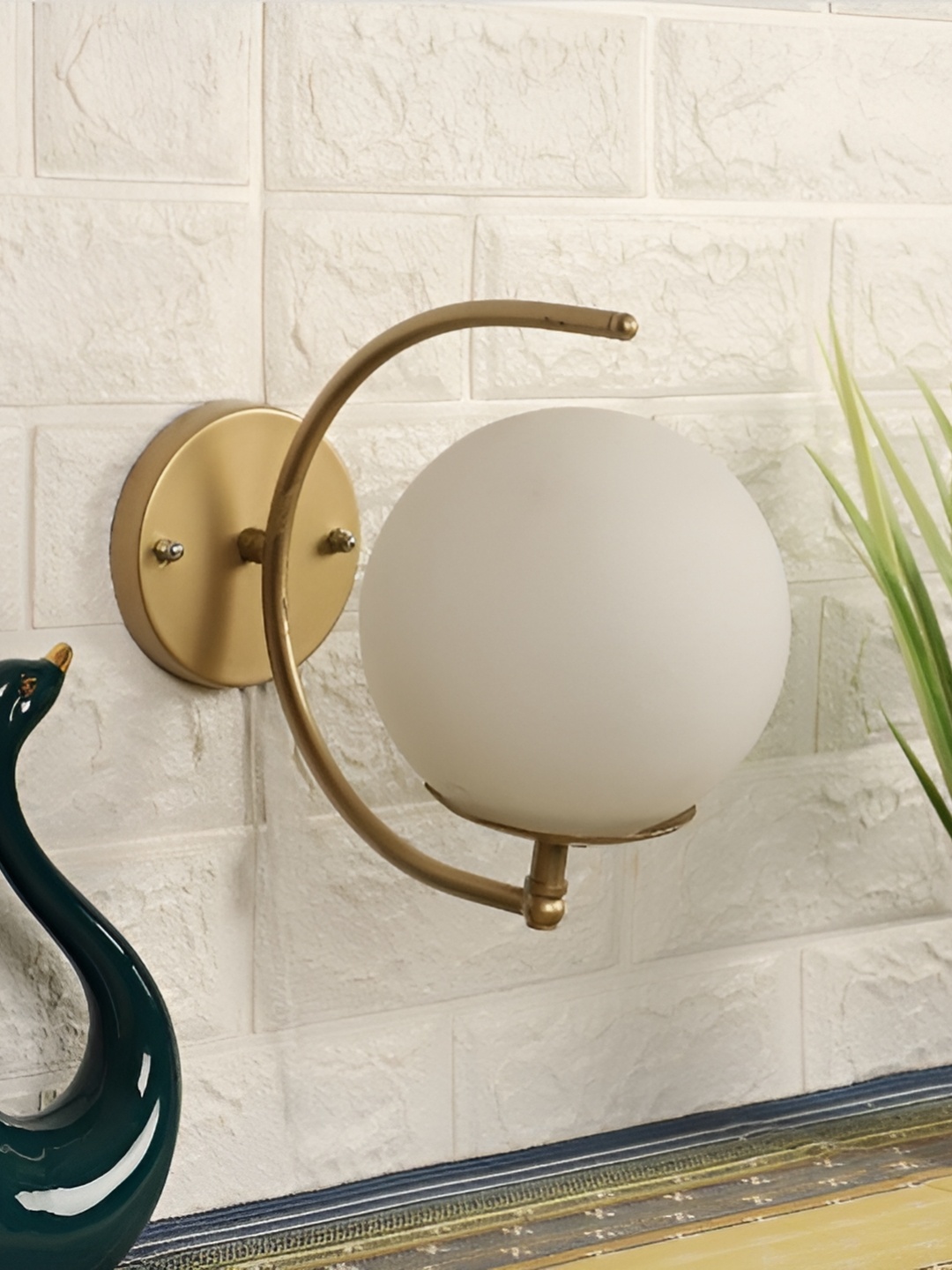 

Areezo Gold-Toned Metal Wall Lamp