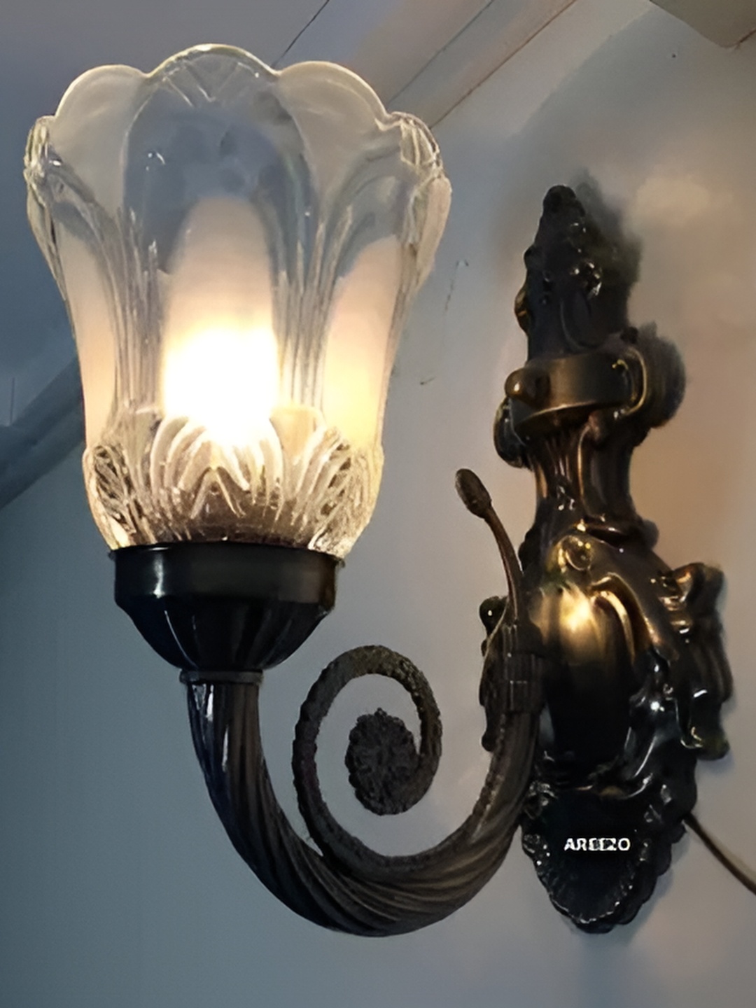 

Areezo Black Abstract Shaped Wall Lamp