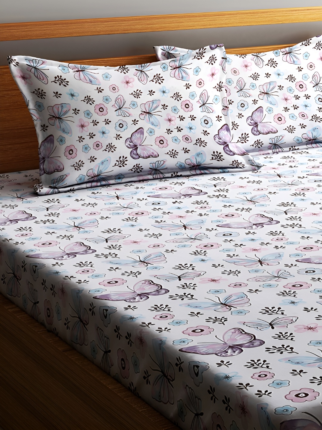 

Home Sizzler Off White Conversational Fitted 144 TC King Bedsheet with 2 Pillow Covers