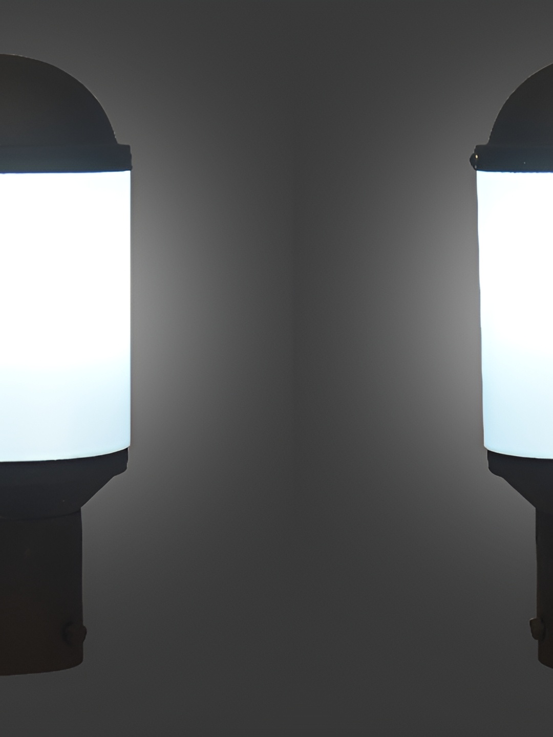 

Areezo 2-pcs Black & White Outdoor Gate Lamps