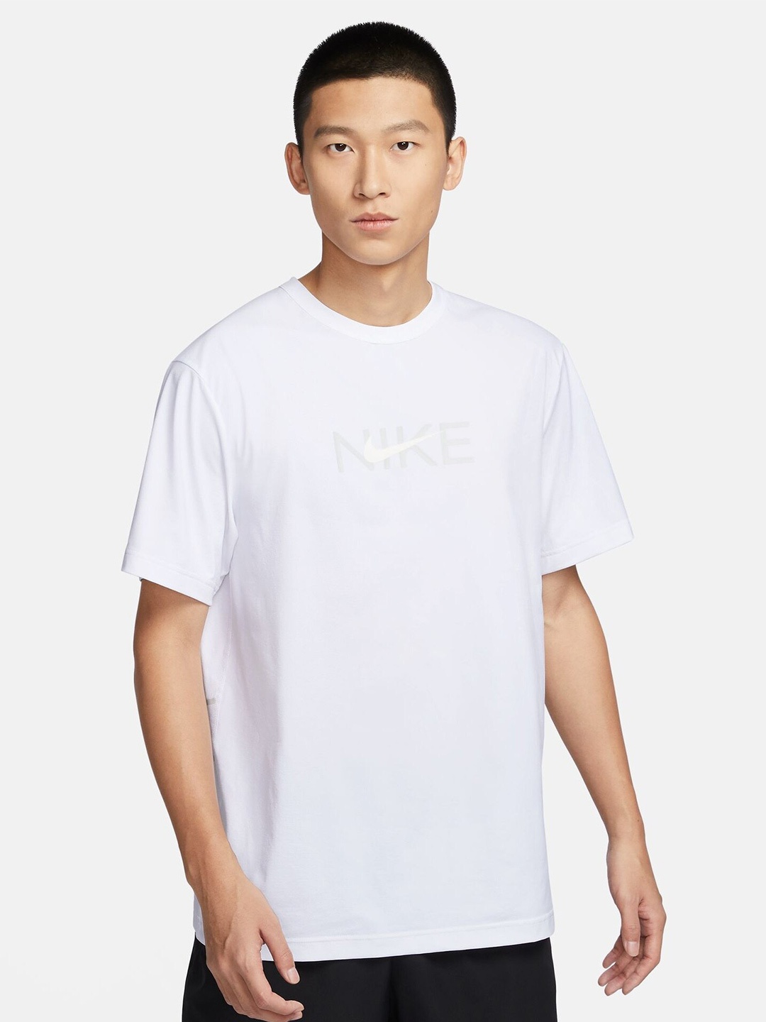 

Nike Hyverse Men's Dri-FIT UV Protection Short-Sleeve Fitness Top, White